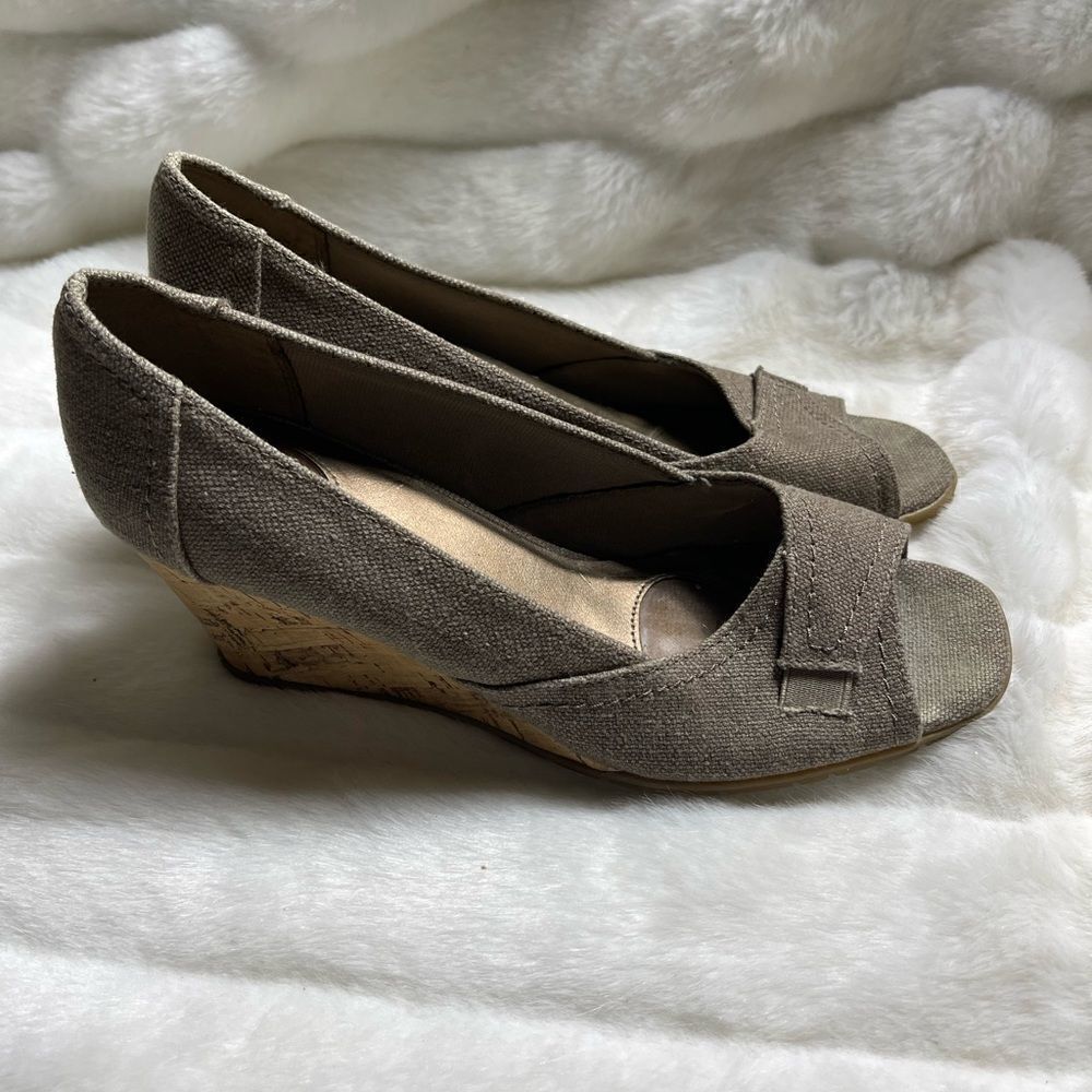 Life Stride Memory Foam Canvas khaki cork wedge heels peep toe size10